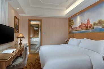 Vienna International Hotel Shenzhen Longhua Center