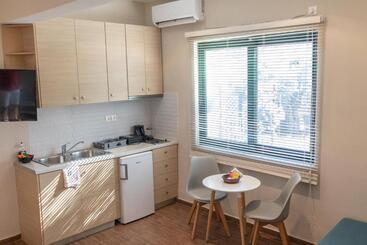 Ampoulos Rooms & Apartments