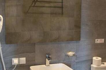 Ampoulos Rooms & Apartments