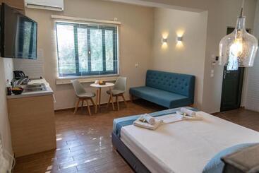 Ampoulos Rooms & Apartments