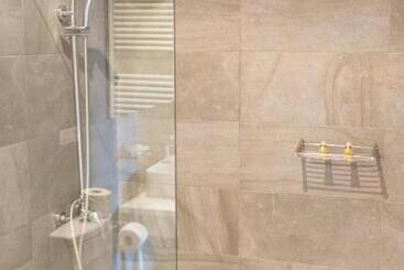 Ampoulos Rooms & Apartments