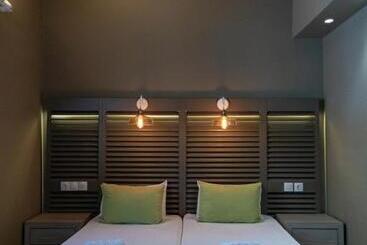 Ampoulos Rooms & Apartments