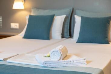 Ampoulos Rooms & Apartments