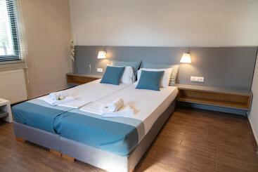 Ampoulos Rooms & Apartments