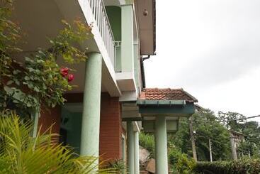 هتل Araliya Holiday Bungalow