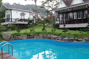 هتل As First Time Pension