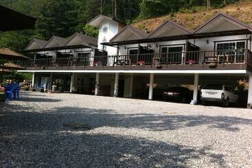 هتل Planttrees House