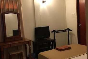 هتل Traders Villa