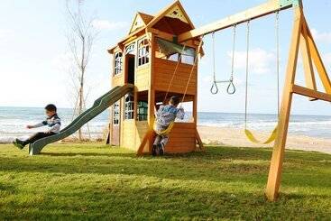 La Siesta Hotel & Beach Resort
