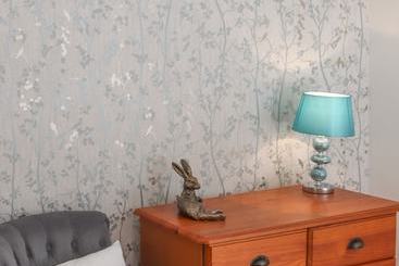 Beautiful, Spacious Cottage Offering Views Of The River Nar