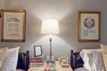 تختخواب و صبحانه Gardner Farm Inn