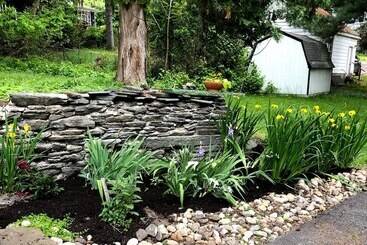 تختخواب و صبحانه Gardner Farm Inn