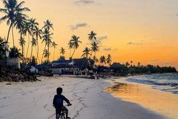 تختخواب و صبحانه Sunrise Lodge Zanzibar