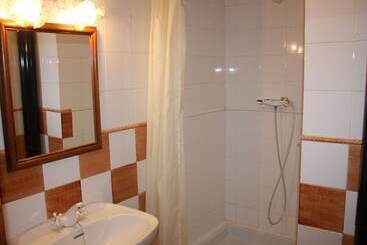 Cozy Cottage In Subirats With Swimming Pool