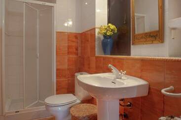 Cozy Cottage In Subirats With Swimming Pool