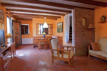 Cozy Cottage In Subirats With Swimming Pool