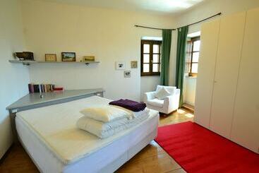 Historic Cottage In Fivizzano With Swimming Pool