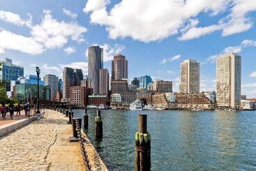 هتل Home2 Suites By Hilton Boston South Bay