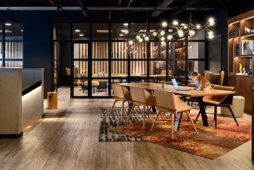 هتل Moxy Lisboa Oriente