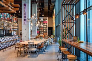 هتل Moxy Lisboa Oriente