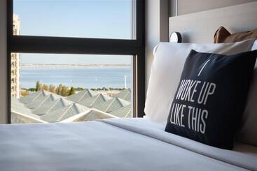 هتل Moxy Lisboa Oriente