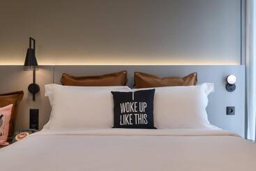 هتل Moxy Lisboa Oriente