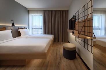 هتل Moxy Lisboa Oriente