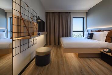 هتل Moxy Lisboa Oriente