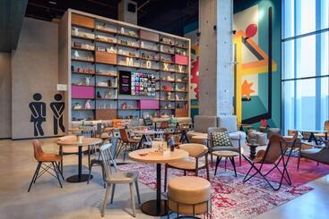 هتل Moxy Lisboa Oriente