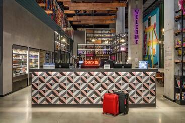 هتل Moxy Lisboa Oriente