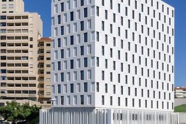 هتل Moxy Lisboa Oriente