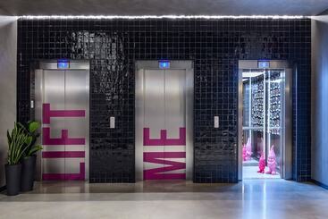هتل Moxy Lisboa Oriente
