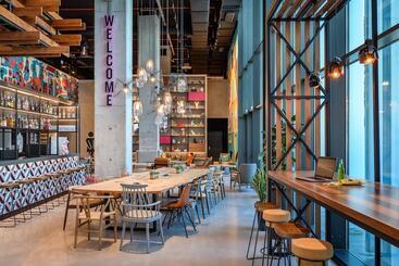 هتل Moxy Lisboa Oriente