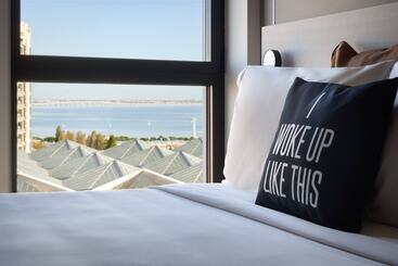 هتل Moxy Lisboa Oriente