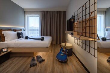 هتل Moxy Lisboa Oriente