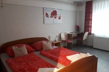 پانسیون Guest House Tara