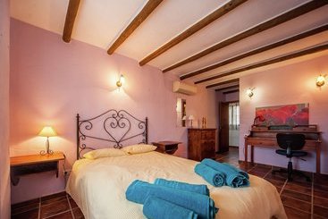 Spacious Cottage With Private Pool And Beautiful Views Of Mountains And Sea