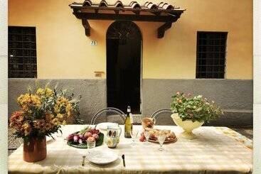 Traditional Tuscan Farmhouse In Lucca With Private Pool