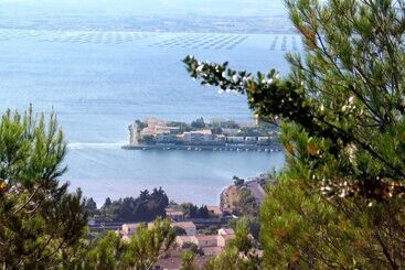 Cozy Cottage Near The Beach In Agde
