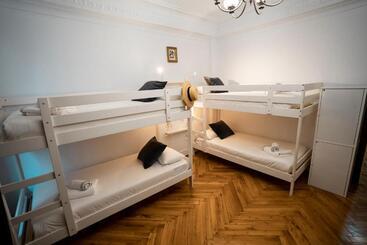Hihome Hostel