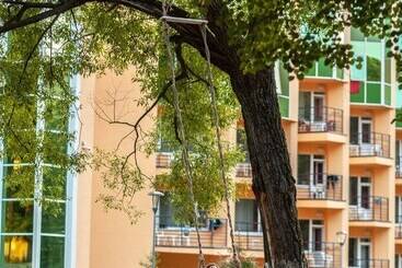 هتل Amaks Krasnaya Pakhra Resort