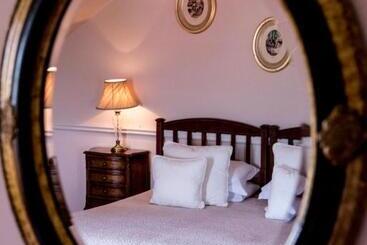 هتل Kilcooly S Country House