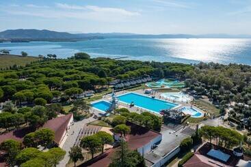 هتل Club Del Sole Marina Julia Family Camping Village