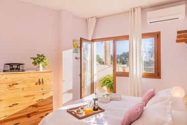 Mallorca Traditional Townhouse Holiday In Llubi