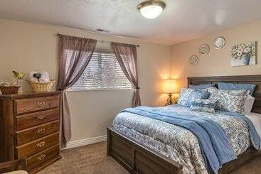 פנסיון Family Crash Pad Near Slc