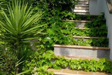 پانسیون Les Grimaldines   Maison D Hôtes