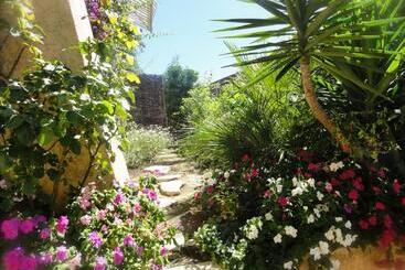 پانسیون Les Grimaldines   Maison D Hôtes