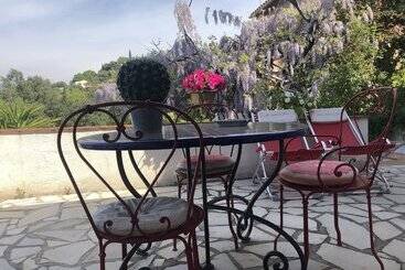 پانسیون Les Grimaldines   Maison D Hôtes