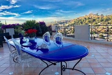 پانسیون Les Grimaldines   Maison D Hôtes