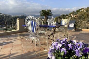پانسیون Les Grimaldines   Maison D Hôtes